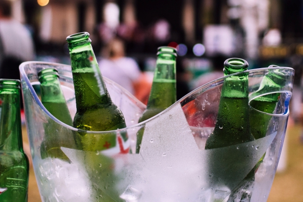 Tão quente, por que não tomar bebidas frias?